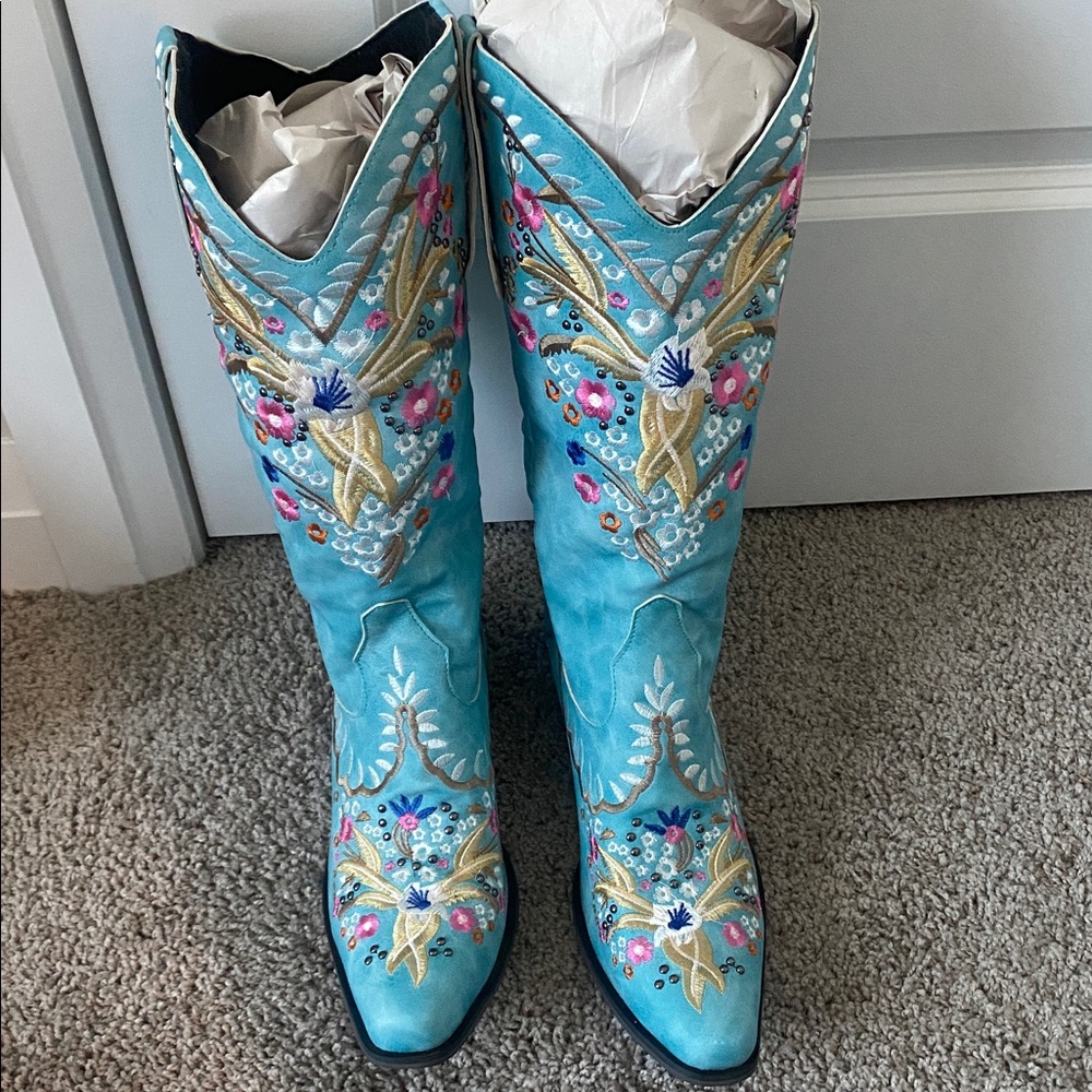 Embroidered Turquoise Western Boots - Picture 3 of 9